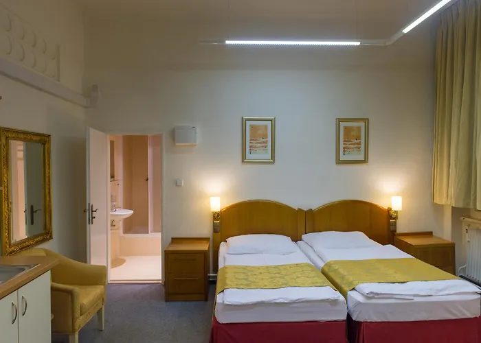 City Hotell *