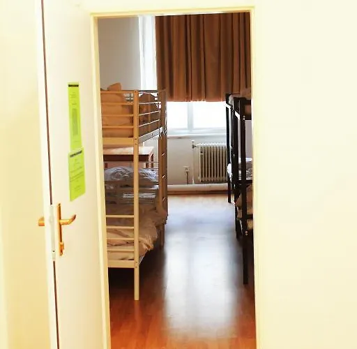 Hotel City *