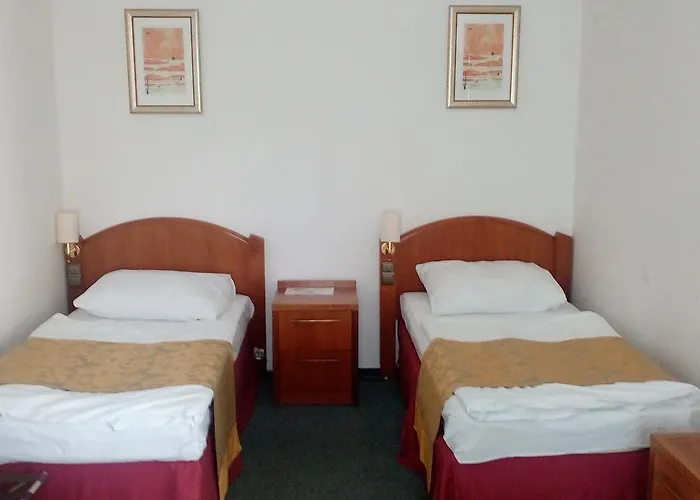 Hotel City *