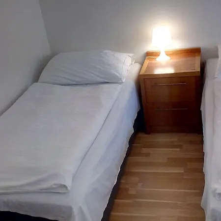 Hotel City *