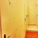 City מלון *